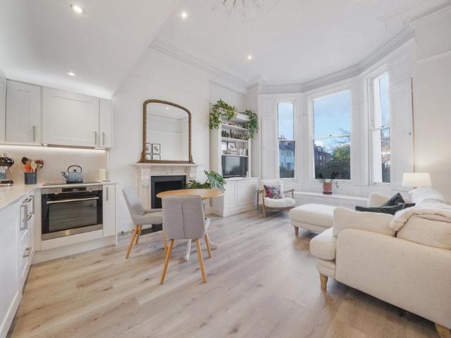 Flat for sale in St. John's Wood, Greater London