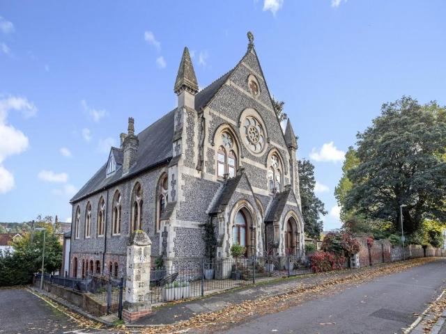 Flat for sale in Hampshire