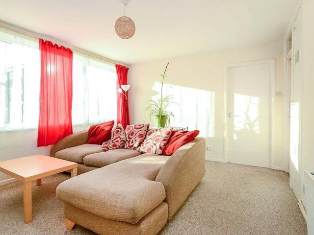 Flat for sale in Cupid Green, Dacorum