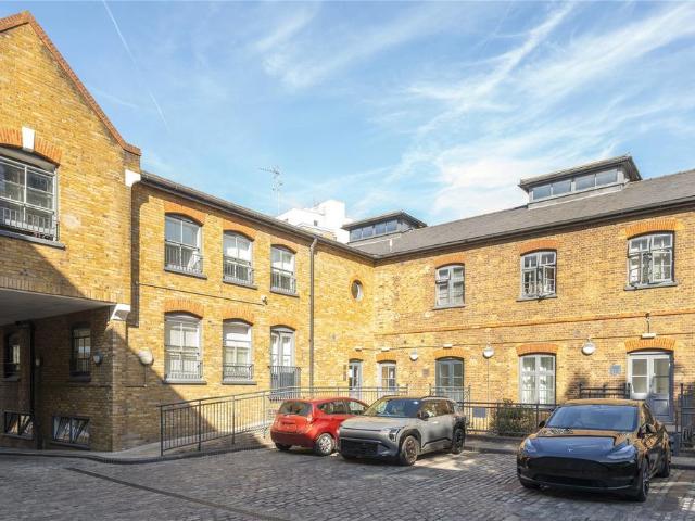 Flat for sale in Limehouse, Greater London