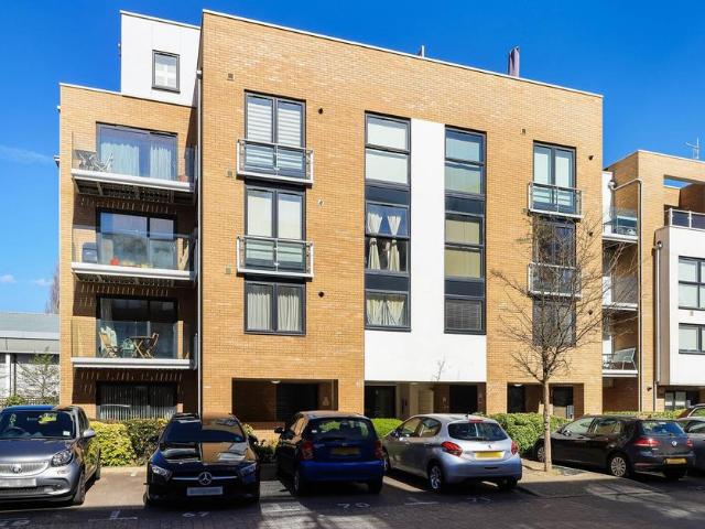 Flat for sale in Arbury, Cambridgeshire