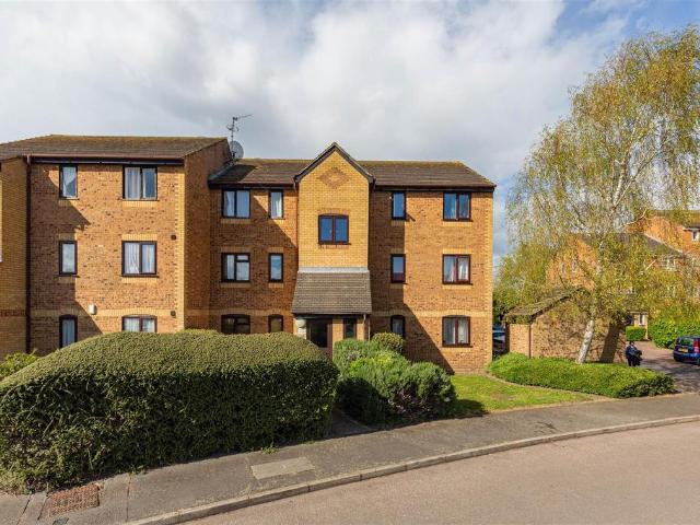 Flat for sale in London Borough of Hounslow, Heston
