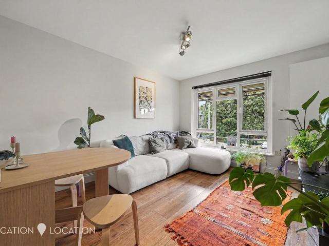 Flat for sale in South Tottenham, Greater London