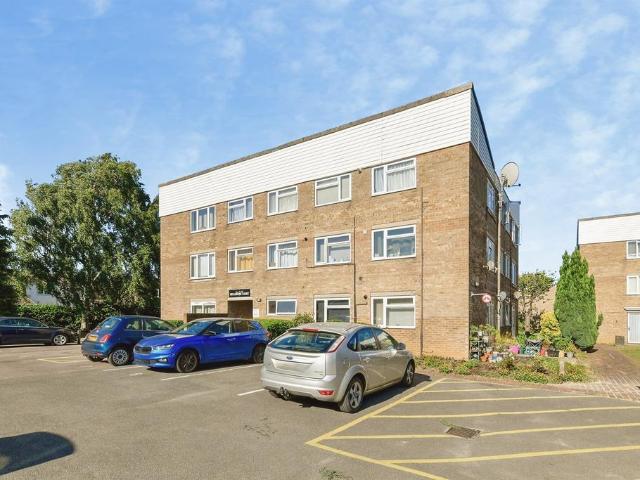 Flat for sale in Pin Green Industrial Area, Shephall