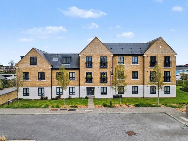 Flat for sale in Lower Green Esher, Blackhills
