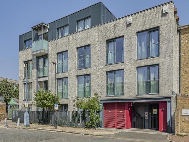 Flat for sale in Brixton, Greater London