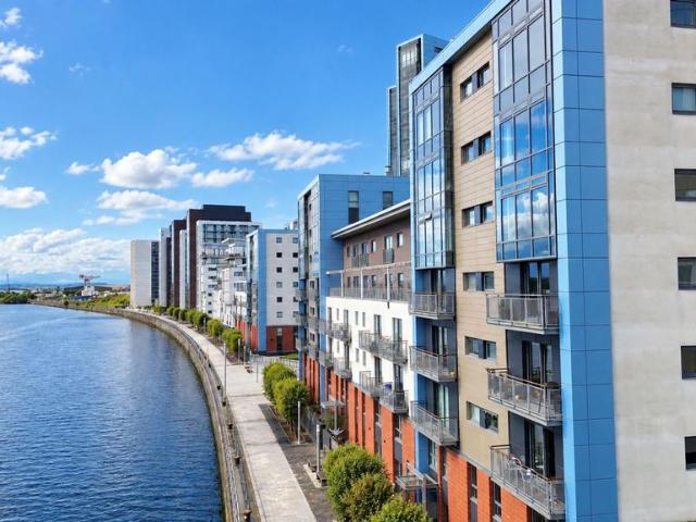Flat for sale in Thornwood, Glasgow