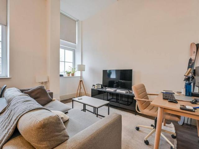Flat for sale in Bethnal Green, Greater London