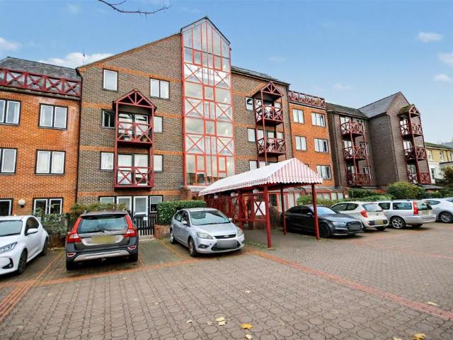 Flat for sale in Guildford Park, Westborough