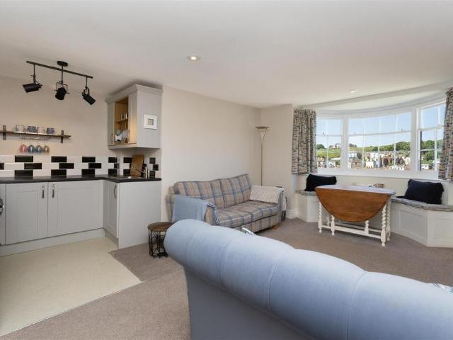 Flat for sale in Old Town, Guestling Green