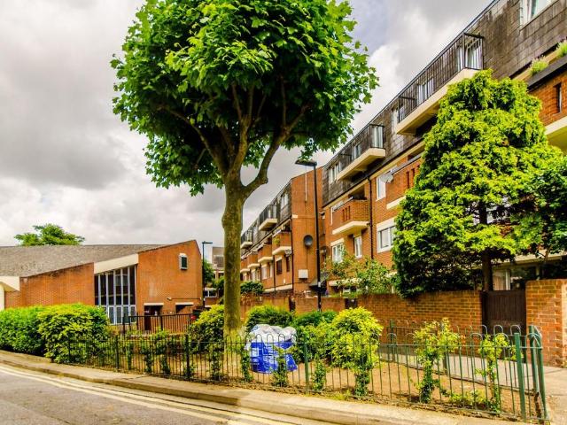 Flat for sale in Barnsbury, Greater London