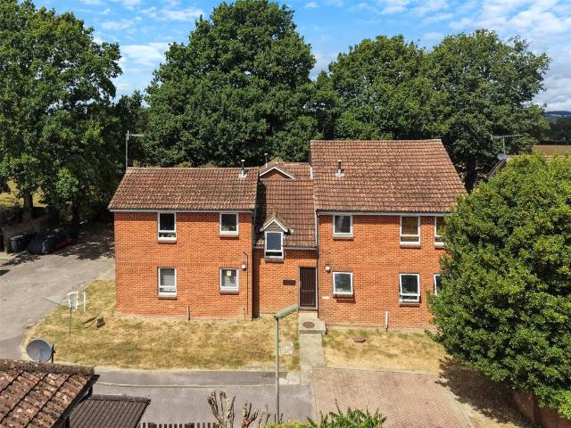 Flat for sale in Pachesham Park, Surrey