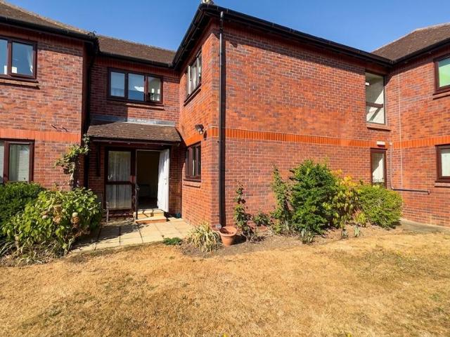 Flat for sale in King's Walden, Hertfordshire