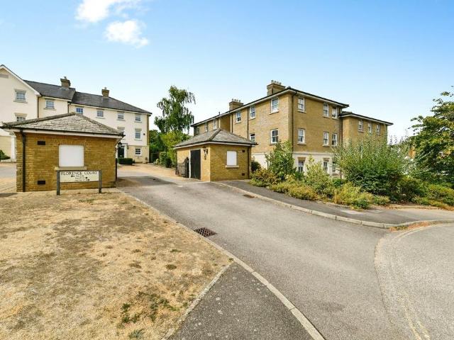 Flat for sale in Hertford, Colliers End