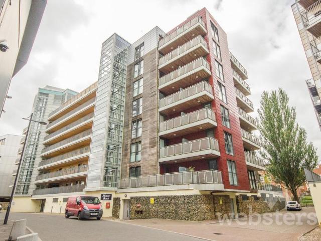 Flat for sale in Lakenham, East Bank