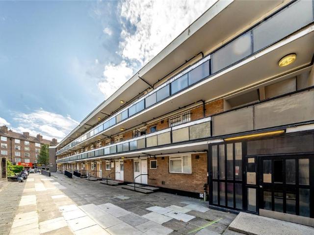 Flat for sale in Bromley-by-Bow, Greater London