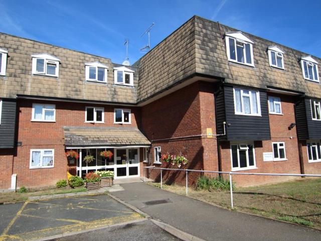 Flat for sale in St Paul's Cray, Greater London