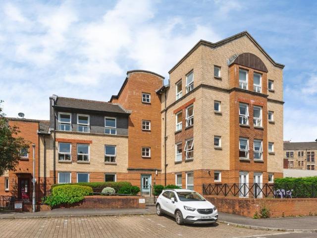 Flat for sale in Partick, Scotland
