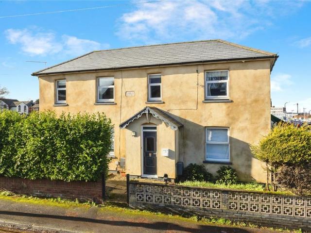 Flat for sale in Tonbridge, Tonbridge and Malling