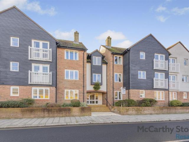 Flat for sale in Arundel, Clapham