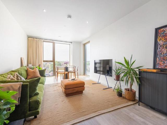 Flat for sale in Brixton, Greater London