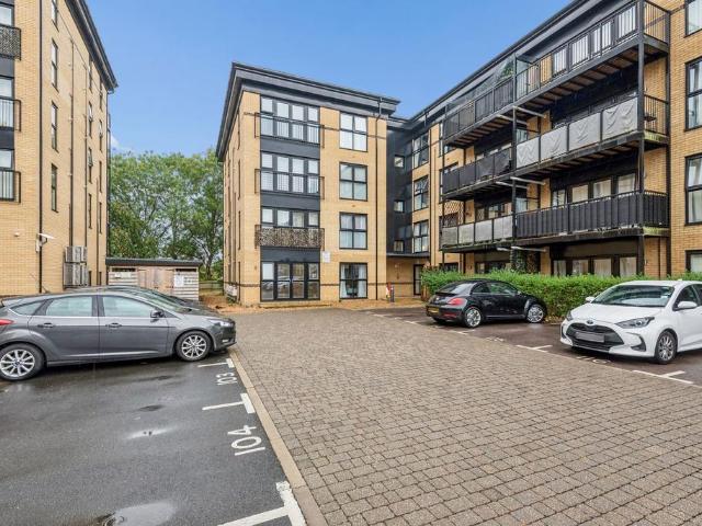 Flat for sale in Pin Green Industrial Area, Shephall