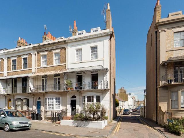 Flat for sale in West Cliff, Acol