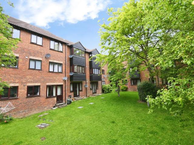 Flat for sale in Duton Hill, Essex