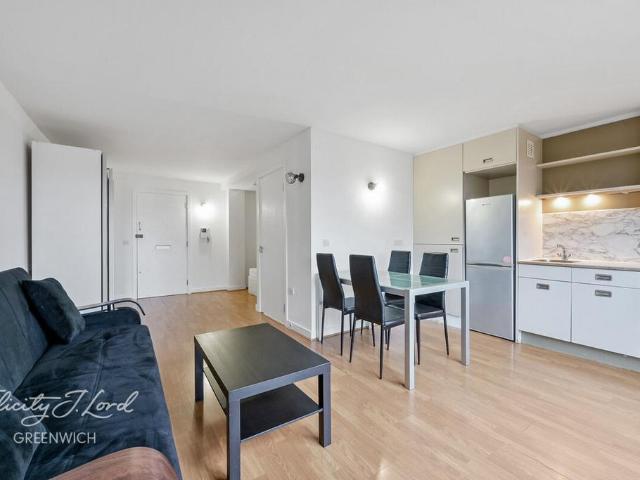 Flat for sale in London Borough of Lewisham, Deptford