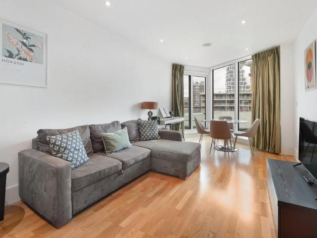 Flat for sale in Wandsworth, Greater London