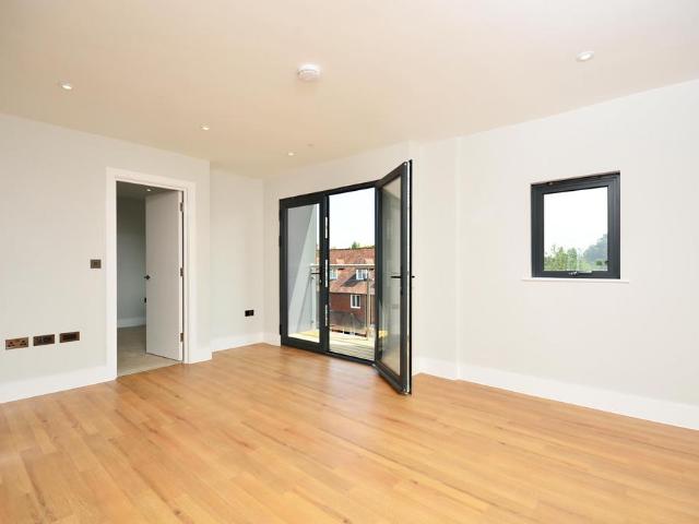 Flat for sale in Woking, Surrey