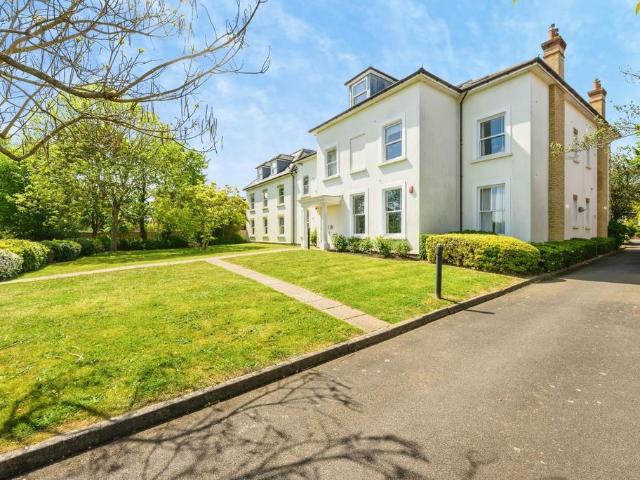 Flat for sale in Red Hill, Surrey