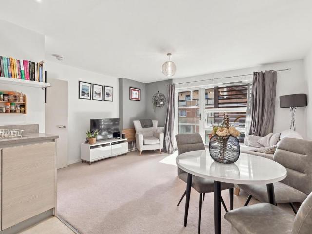 Flat for sale in Bromley-by-Bow, Limehouse
