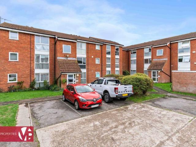 Flat for sale in Broxbourne, Hertfordshire