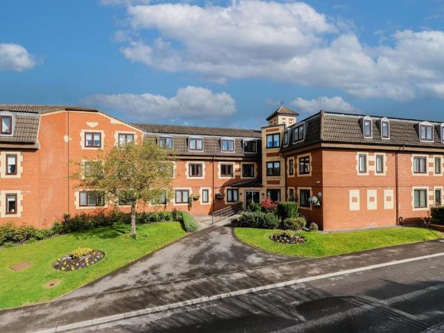 Flat for sale in Farsley, West Yorkshire