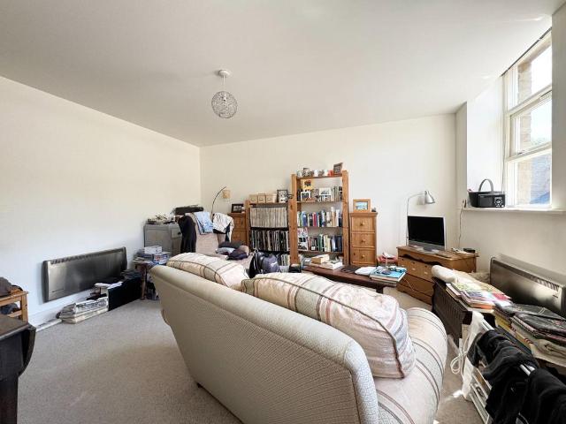 Flat for sale in Kirkburton, West Yorkshire