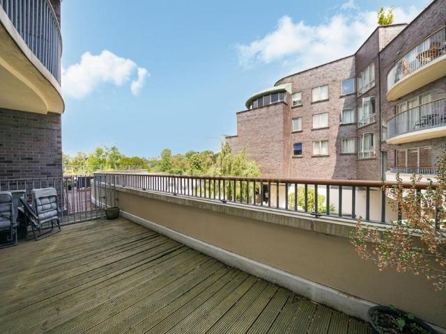 Flat for sale in West Hampstead, Greater London