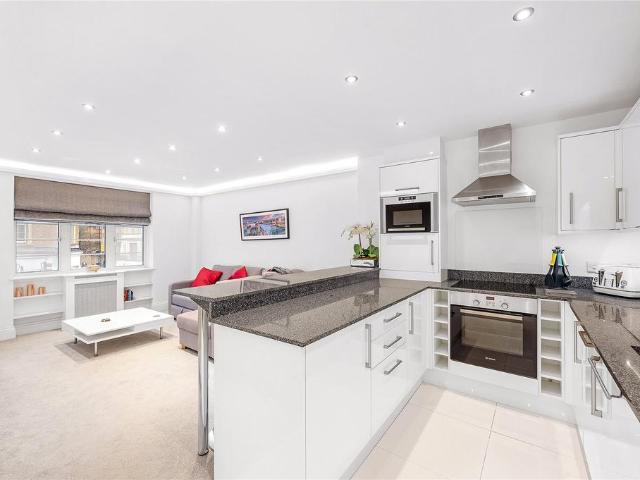 Flat for sale in Earl's Court, Greater London