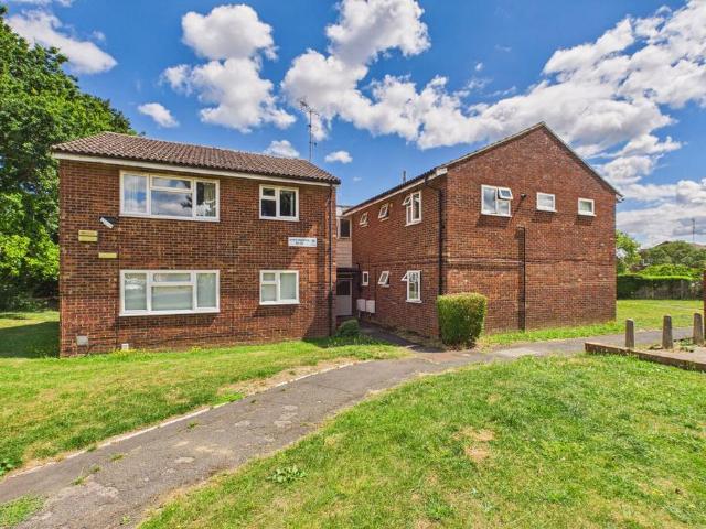 Flat for sale in Cox Green, Maidenhead