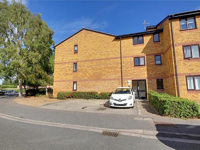Flat for sale in Ponders End, Greater London