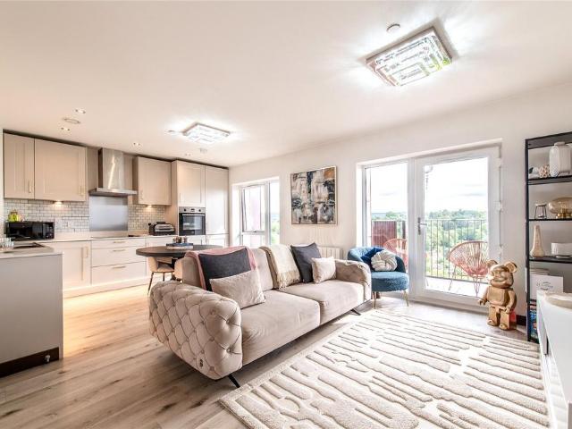 Flat for sale in Allington, Midway