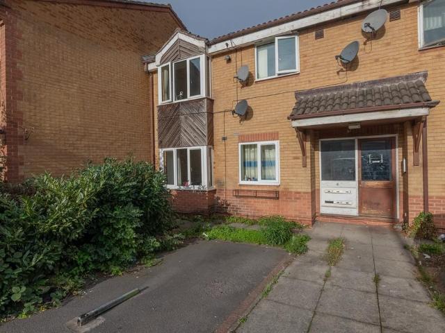 Flat for sale in Northfields, Leicester