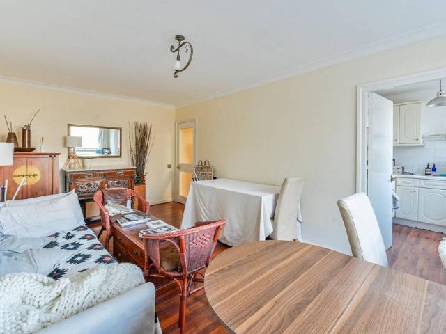 Flat for sale in Paddington, Greater London