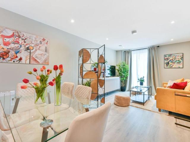 Flat for sale in Dollis Hill, Greater London