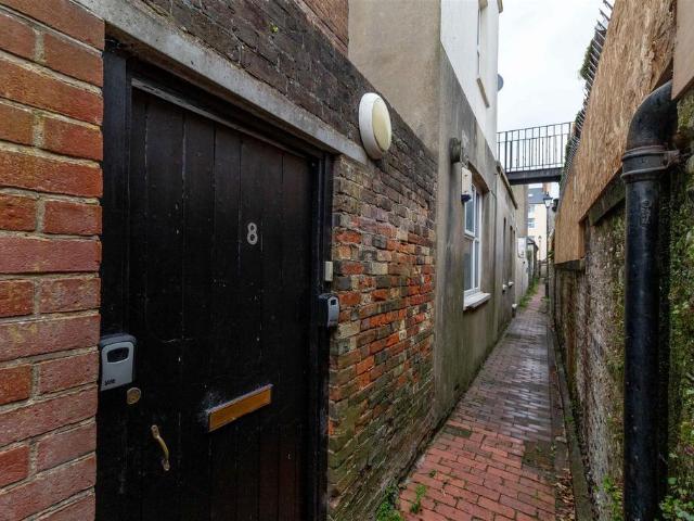 Flat for sale in Worthing, West Sussex