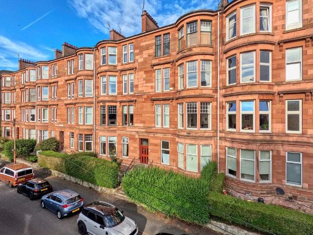Flat for sale in Shawmoss, Shawlands