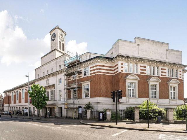 Flat for sale in London Borough of Ealing, Greater London