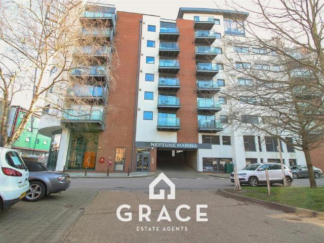 Flat for sale in Key Street, Suffolk