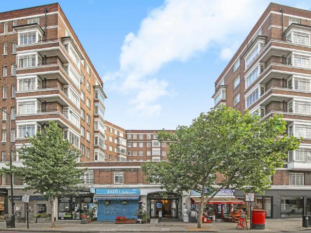 Flat for sale in Marylebone, Greater London