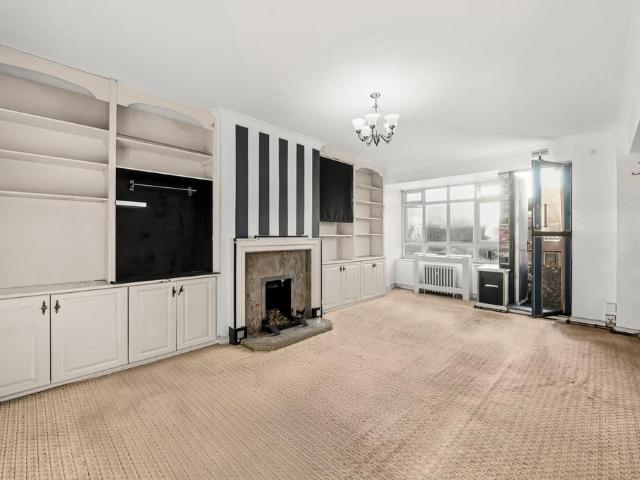 Flat for sale in Paddington, Greater London